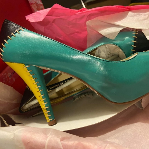 New multicolor Chinese laundry heels Msrp $40 - Picture 7 of 10